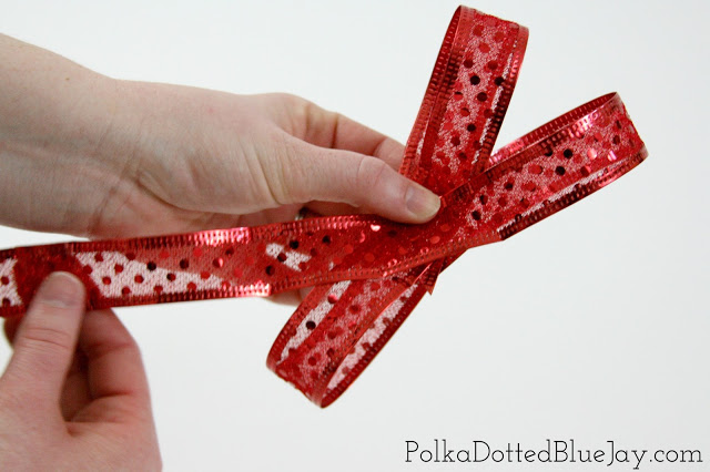 How To Make Gift Wrap Bows - Polka Dotted Blue Jay