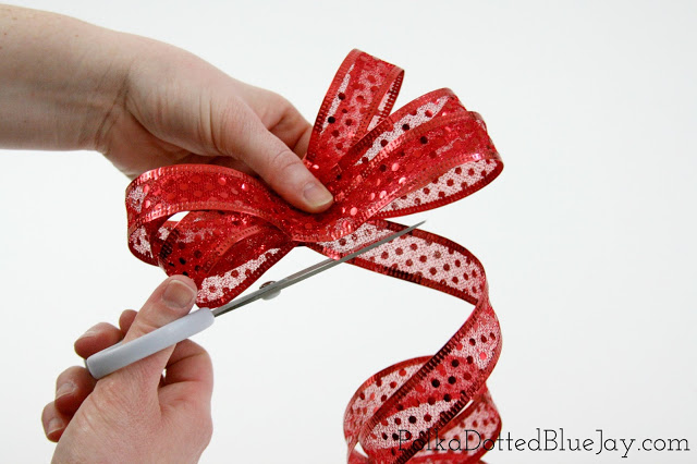 How To Make Gift Wrap Bows - Polka Dotted Blue Jay