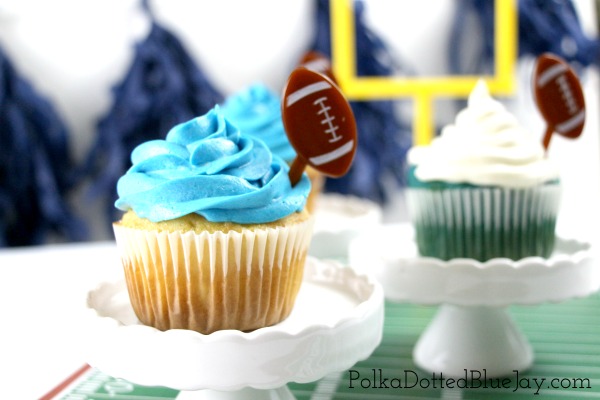 Game day cupcakes with custom buttercream colors! Click here for the recipe!