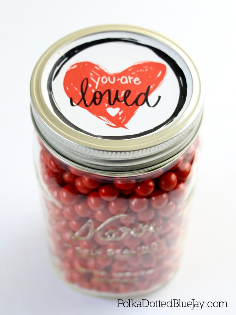 This hand lettered Valentine's Day printable can help you make a Candy Jar for your valentine in less than 5 minutes. Click through to see how it's done.