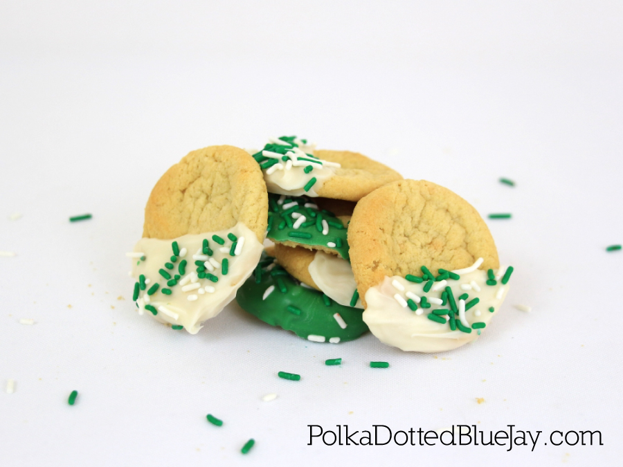 Tomorrow is St. Patrick’s Day and I have you covered with a last minute snack that is easy to make: St. Patrick’s Day Cookies. Click here to see how to make them in less than 5 minutes.