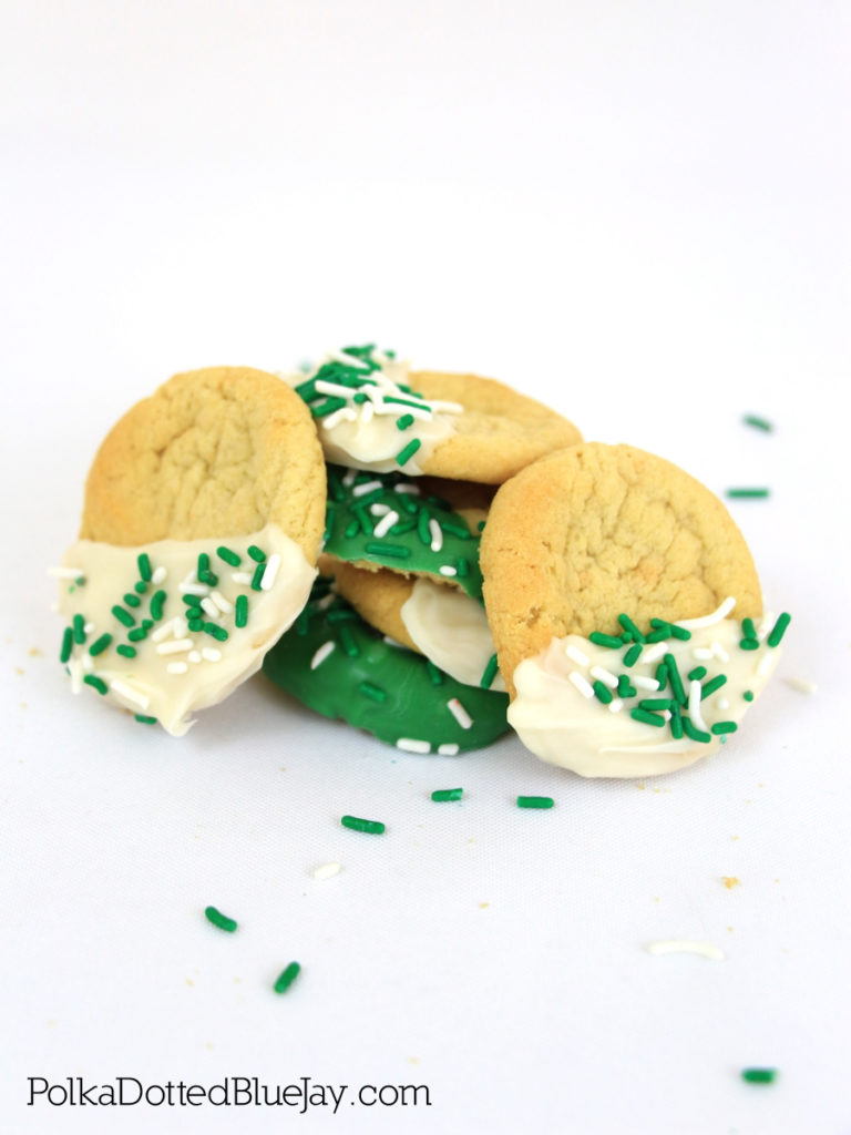 Tomorrow is St. Patrick’s Day and I have you covered with a last minute snack that is easy to make: St. Patrick’s Day Cookies. Click here to see how to make them in less than 5 minutes.