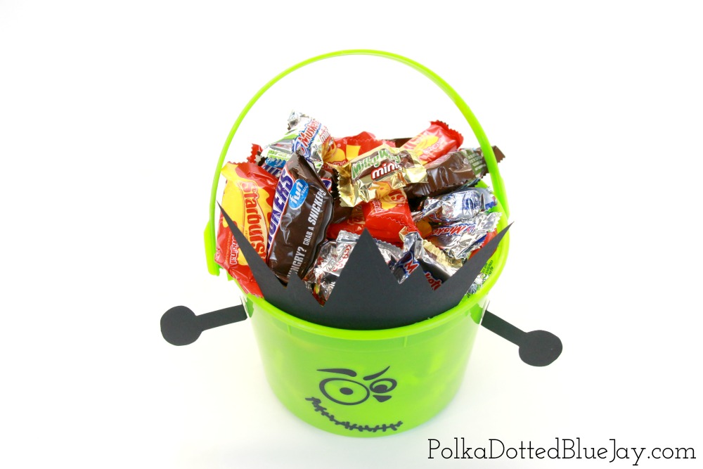 Get ready for Halloween with this DIY Frankenstein BOO Bucket. This easy Halloween craft takes less than 5 minutes to make and is perfect for little crafters to help assemble. #SpookySavings #BOOItForward #CollectiveBias #ad