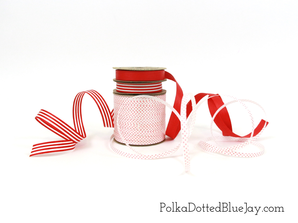 Candy Cane Gift Wrap Ideas for Christmas presents. Simple kraft paper and Cream City Ribbon are a great candy cane theme for Christmas presents.