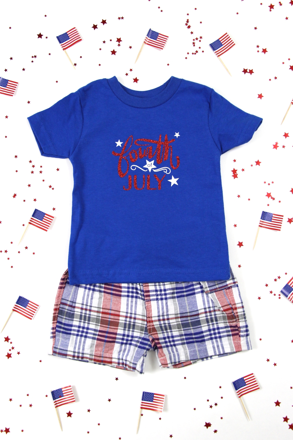 Create your own DIY 4th of July T-shirt with Heat Transfer Vinyl. No more running to the store last minute; just cut, iron, and go. Click here to see how to make this dual color design that’s perfect for celebrating Independence Day.