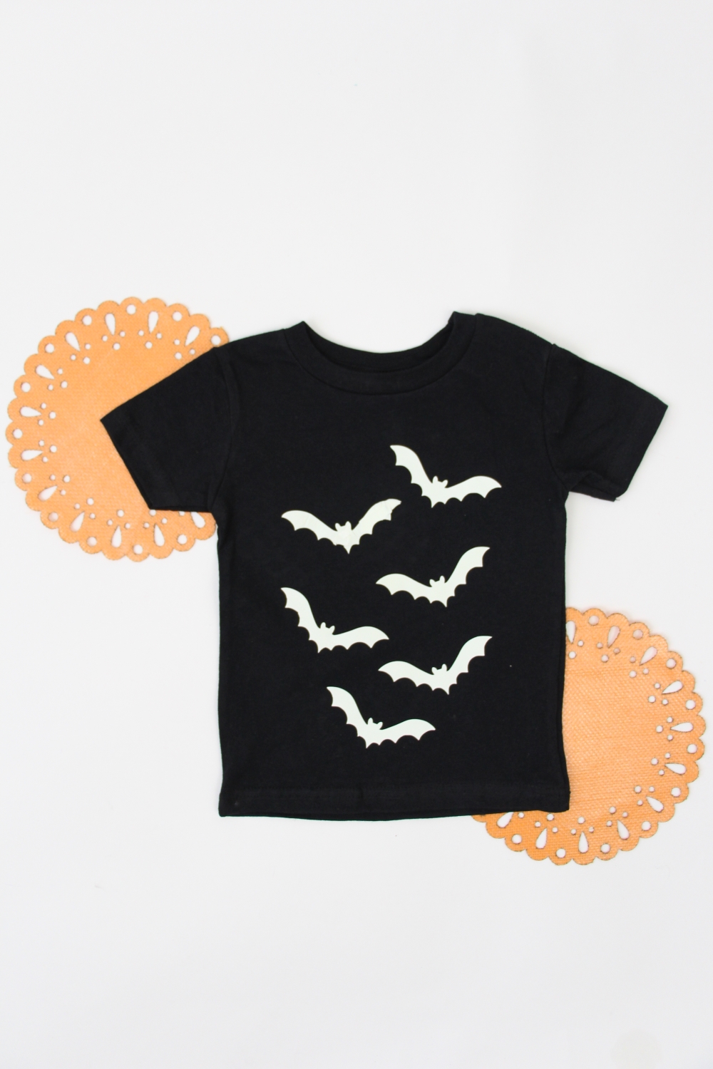 Making a Glow in the Dark Bat T-shirt for Halloween is easy with this tutorial from Polka Dotted Blue Jay and Craftables. Click here to see how to make one for yourself.