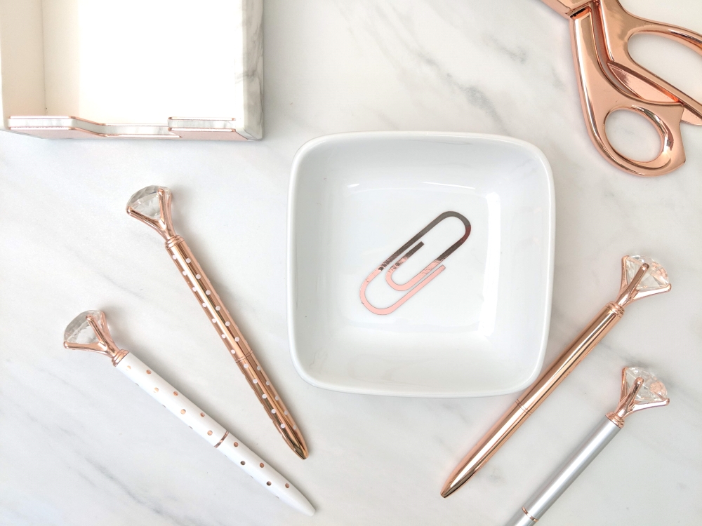 Office organization doesn't have to be dull. Click here to see how easy it is to make a DIY Rose Gold Paper Clip Bowl with this step-by-step tutorial.