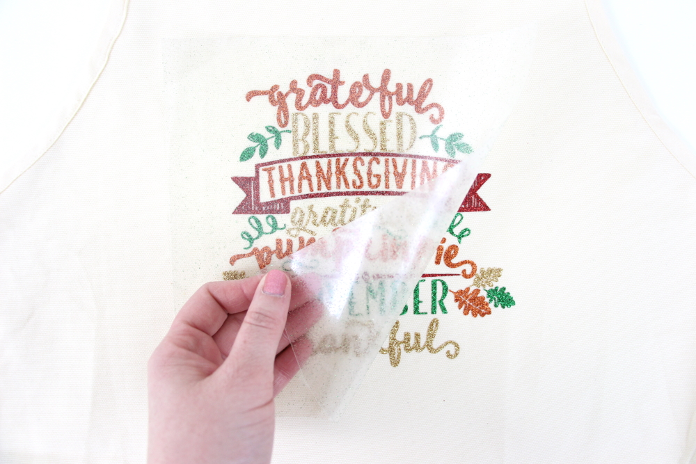I loved the idea of making a Thanksgiving apron with one of my favorite Thanksgiving designs from the Silhouette Design Store. It was my first time layering heat transfer vinyl in multiple colors and I love the way my Thanksgiving apron turned out.