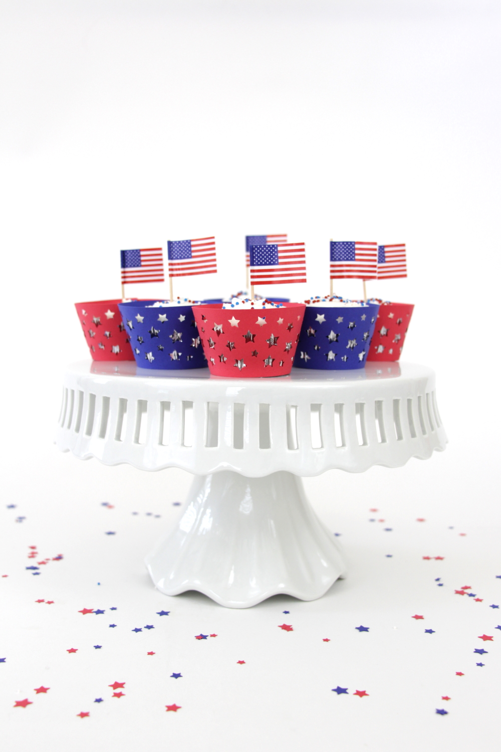 Make these festive 4th of July Star Cupcake Wrappers with just some cardstock and your Silhouette Cameo 4. Click here to see the tutorial.