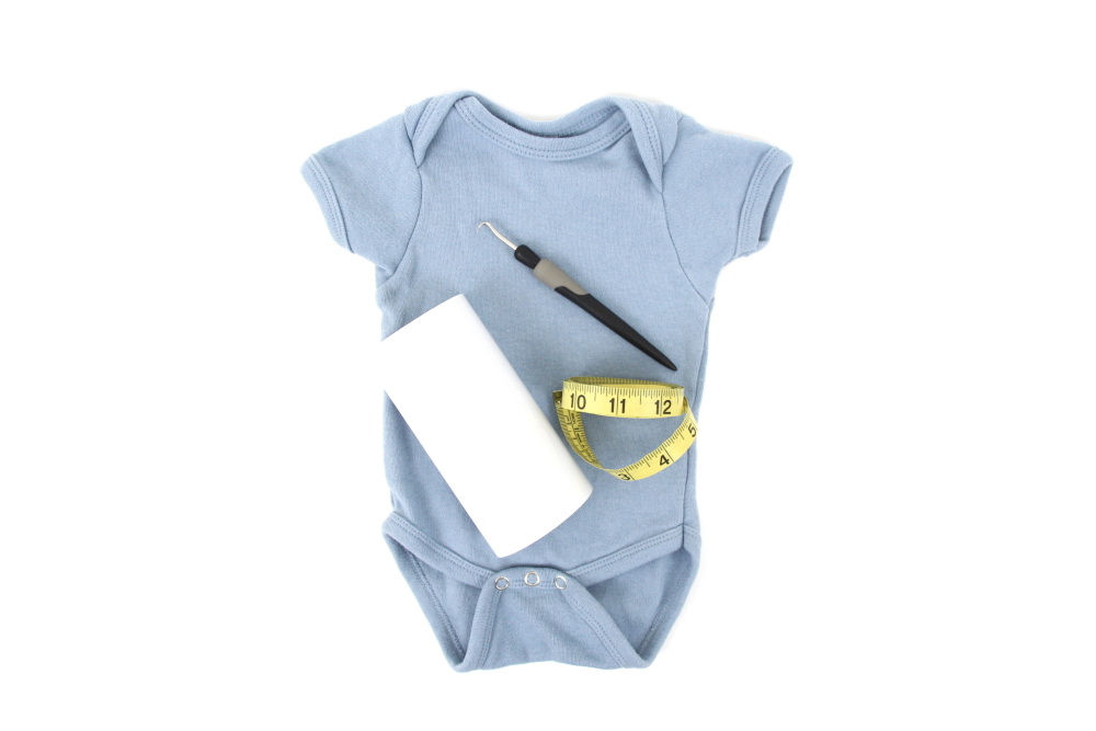  Make a "Hello, My Name Is" baby bodysuit for a baby shower or a welcome gift for a newborn. Click here for details to add the baby's name to the design.