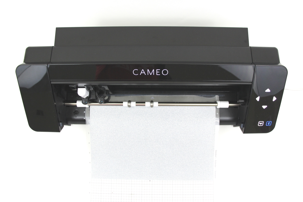 Use your Silhouette Cameo 4 to cut out this free cut file and make a hugs and kisses t-shirt.