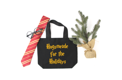 This FREE Hogsmeade for the Holidays SVG would be perfect for a family trip to The Wizarding World of Harry Potter during the holiday season. 